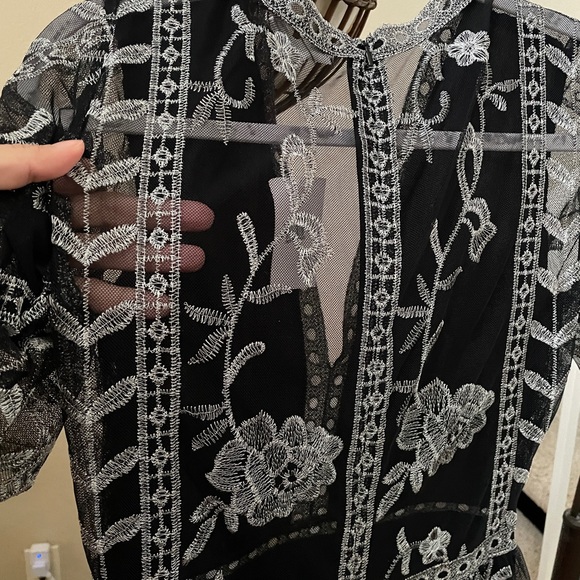 Socialite lace dress - Picture 3 of 11